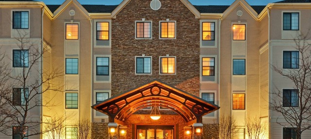 Cozy Studio w/Breakfast | Business Center & Pool in Glenview