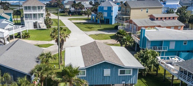 Daydreamer | Pet-Friendly & Walk to Beach in Galveston