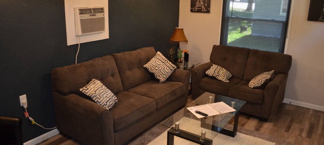 Delightful 1-bedroom tiny home in quiet area in Sergeant Bluff