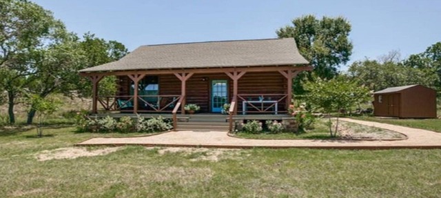 Dog Friendly Private Luxury Cabin in The Texas Hill Country. in Boerne