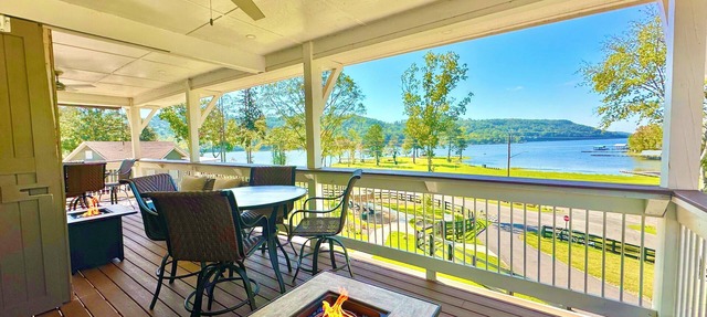 "Double Studio" Fall Escape w/Heated Pool, SplashPad, hottub, firepit, kayaks in Cedar Bluff