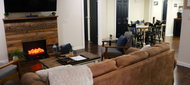 Elegantly Rustic 3 Bedroom 2 Bath Modern Farmhouse Cottage in Electra