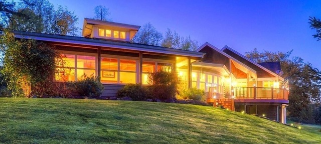 Enumclaw Estate, Scenic Views! Sleeps12,HotTub,Sauna, 1hr frm Rainier & Crystal in Enumclaw