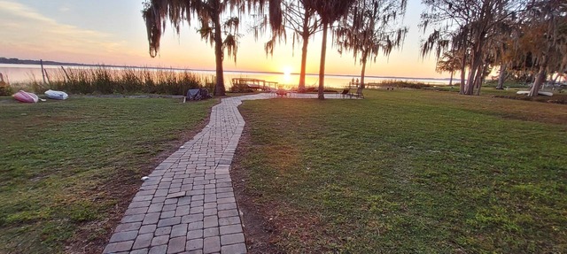 Eustis Fl- Lakefront Minie Ranch. Private ,fenced, off main drag, walk to town. in Eustis