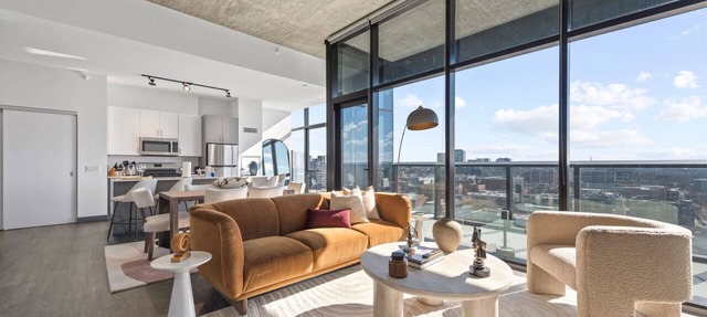 Explore Fulton Market + Retreat in Modern Comfort in Chicago