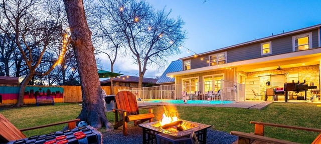 Family Central Oasis w/Pool Heating, Court, Game Room, Putt Putt, and Media Room in San Antonio