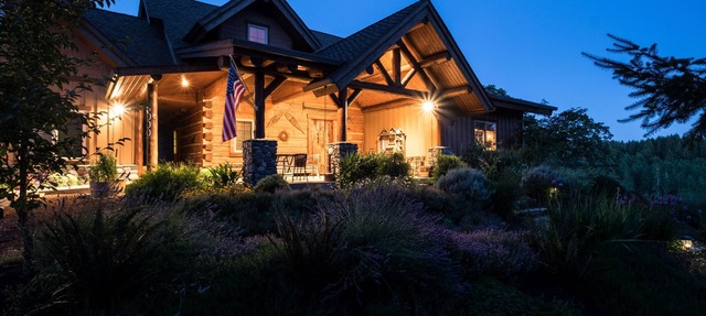 Fern Hill Lodge - Luxury Log Retreat with Fishing Pond in Oregon Wine Country in Monmouth