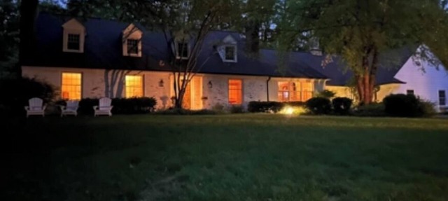 Fox Knoll 2- Studio-Sleeps 2-Grand Park, Concerts, Butler! Park-Like Setting! in Indianapolis