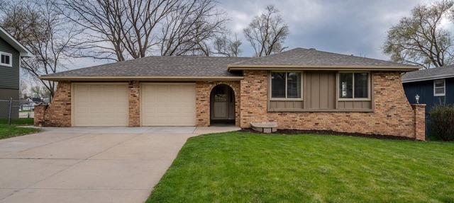 Full kitchen <30 Min to Zoo Gym nearby W/D Air hockey table Fireplace in Bennington