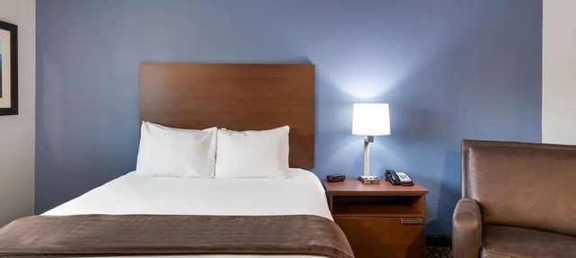 Fully-Equipped Kitchen & Pet Welcome in Relaxing Room at Meridian in Meridian