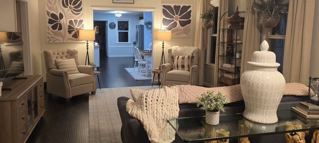 Great Group Gathering Spacious 5-bd/2.5 B house 2 Kitchens, Hot Tub, Large Yard in Mentor