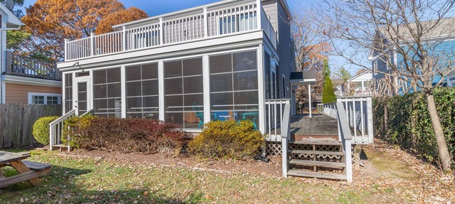 Handicap Accessible! Downtown Rehoboth Beach Sleeps 8 w/Parking Porch in Rehoboth Beach