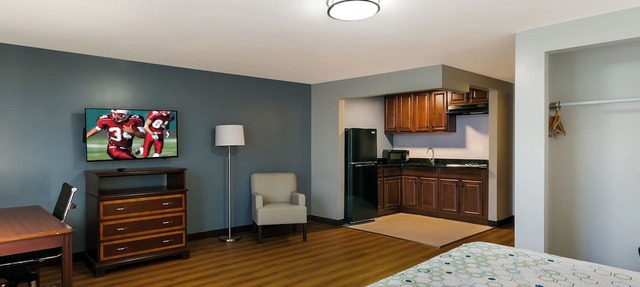 HomeTowne Studios by Red Roof Denver - Lancaster County in Denver