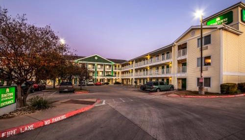 HomeTowne Studios by Red Roof Austin in Cedar Park
