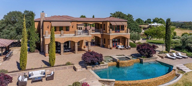 Infinity Pool + Spa | Gated Vineyard Near Paso | Mira Vista Vineyard Estate in Paso Robles
