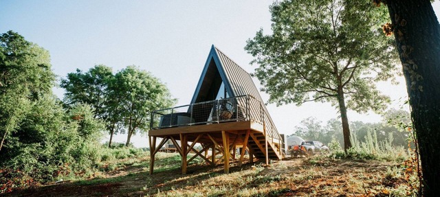 Intimate A-Frame Cabin for a Romantic Retreat in Cedar Bluff, Alabama in Cedar Bluff