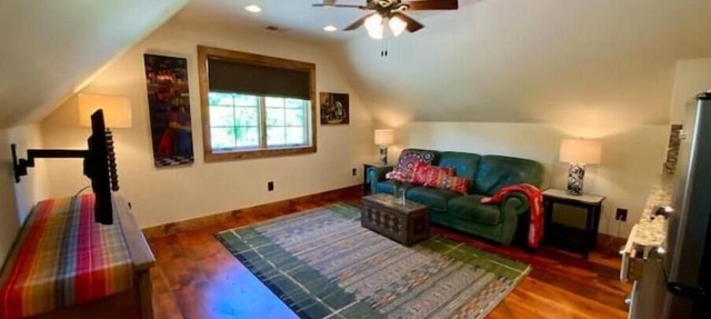 Inviting, comfortable & private suite near Univ. in Newark