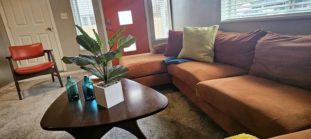 ~Keasington House, a Mid Century Gem in Hucrest. 2bdrm, 2bath in Roseburg
