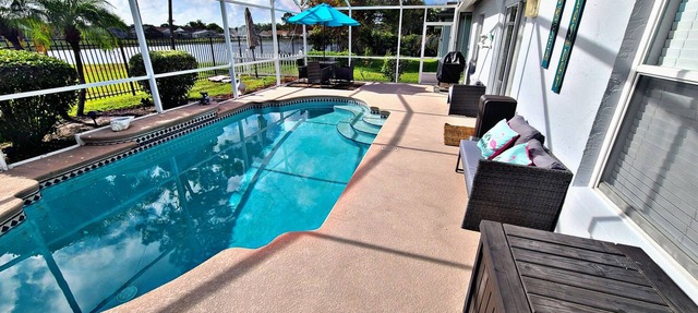 Kissimmee 3 bedroom with private pool 10 mints to Disney in Kissimmee
