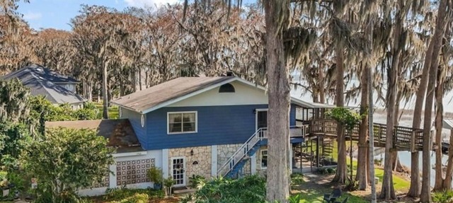 Lake Eustis Waterfront Sunset House 3/2 Amazing Views! Boat Dock Available! in Eustis