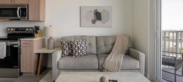 Landing | Stunning 2BD, Gym in Hialeah