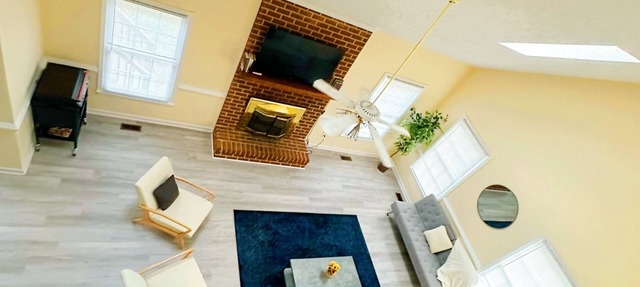 Large 4bed 2.5b home w/fenced in back yard & deck in Gloucester Point