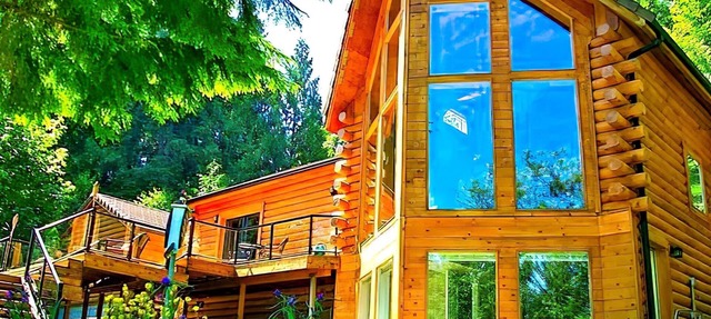 ⭐Luxurious Riverfront Log Home Estate @vacationloghome in North Bend