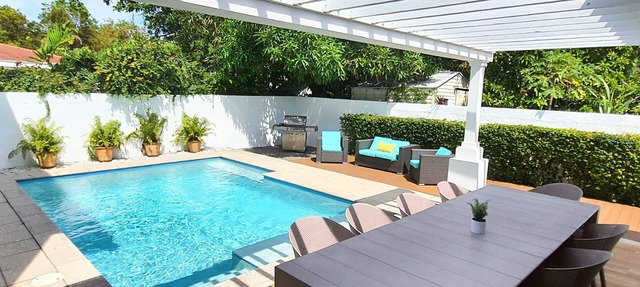 Luxury 5BR/4BA Villa Pool Steps to Design District Shopping & Dinning! in Miami