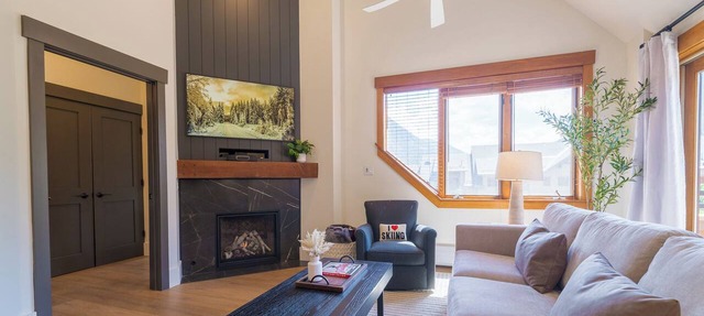 Luxury Remodeled 2BR/3BA River Run Vaulted Ceilings Washer/Dryer Sleeps 8 in Keystone