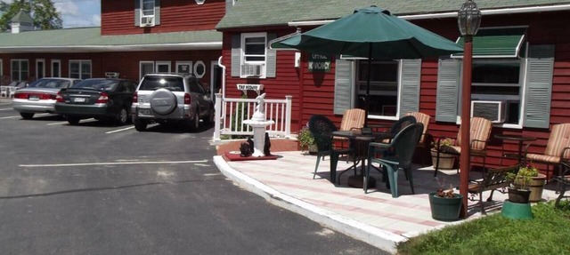 Midway Lodging in Cornish