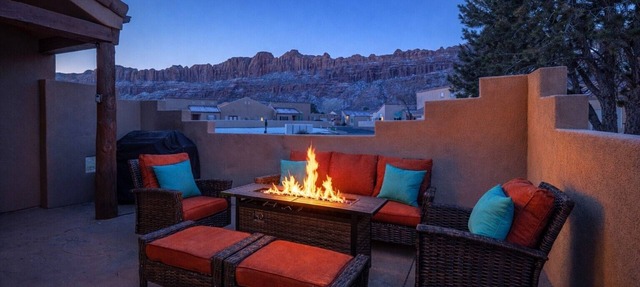 Moab Basecamp! 10 min to Arches | Pool & Hot tub in Moab