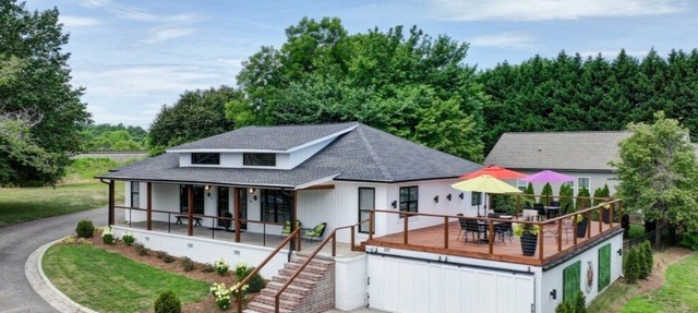Mod/2BR fire pit+corn hole+bikes+private golf+gym+pass. Close to CLT in Cramerton