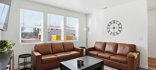 Modern 4BR Home in Eagle | Sleeps 11 | Pool, Park, Near Boise in Eagle