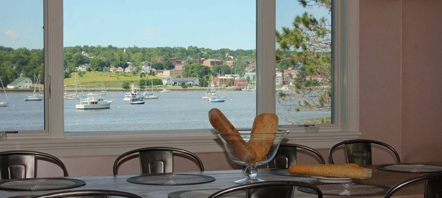 Modern & Large Oceanfront Home Close To Downtown And Amenities in Belfast