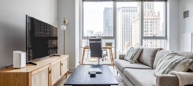 Modern Loop Studio w/Theater & Pool, nr Millennium Park, by Blueground in Chicago