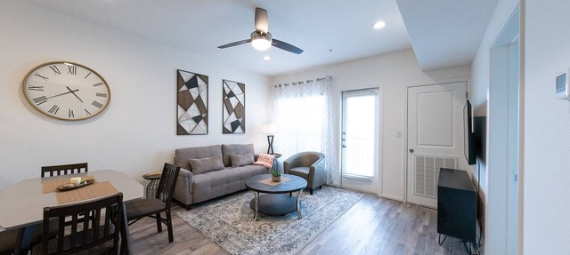 Modern One Bedroom + Study private condo unit|2P in Katy