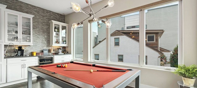 Modern Rooftop Oasis, Gym, EV Charger with Skyline Views in Uptown Charlotte in Charlotte