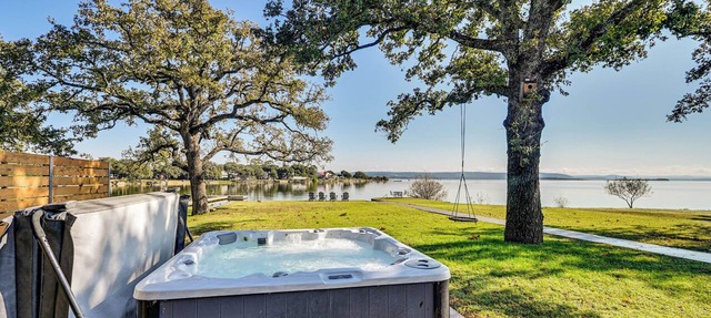 Modern, Spacious! Lake Buchanan Retreat w/Hot Tub in Tow