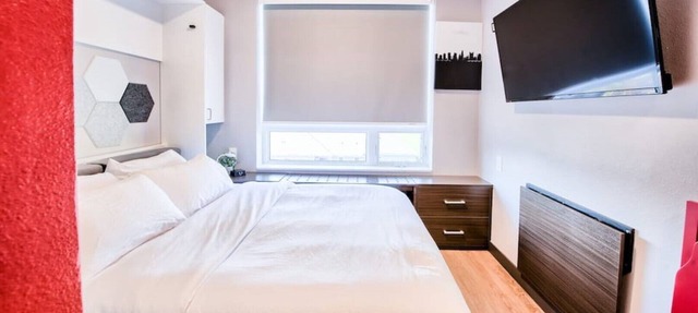 ⭐Modern Tiny Studio 🌃 Free Parking, Hot Tub, Fitness Center, TV, WiFi, & More! in Columbus