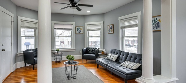 Modernized Historic Apt, Walk to Downtown Cranston in Cranston