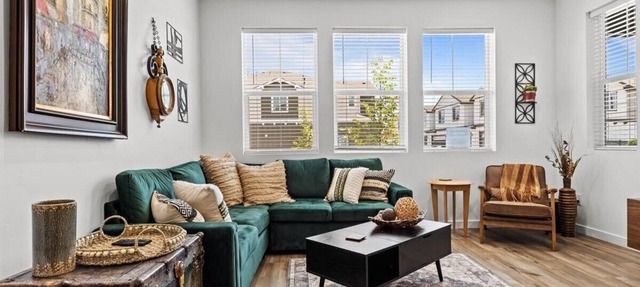 Near Eagle Island | Pool | King Bed | Parking | Smart TV in Eagle