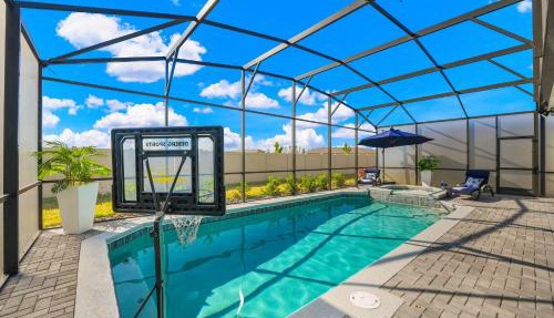 New 10-bedroom Luxury Retreat, Private Pool and Spa, Near Disney and Orlando in Clermont