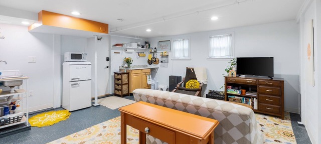 Newly renovated 1 bedroom with yard and parking in Wilmington
