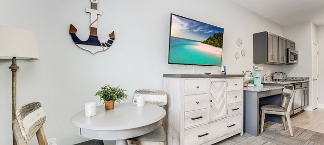 No Cleaning Fee - Condo With Waterfront Pool/Beach in Southport