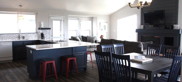 Ocean view, 100 yards to beach, pet friendly, secure fenced yard. in Bandon