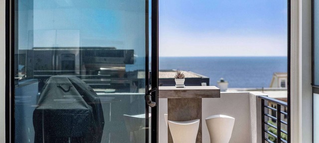 Ocean View | Steps to DT Manhattan Beach|King Beds in Manhattan Beach