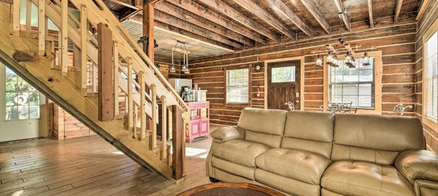 Peaceful Pet-Friendly Cabin on Nueces River! in Corpus Christi