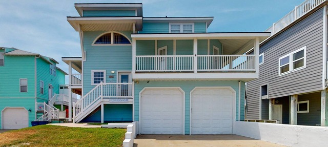 Pet Friendly, Golf Cart Included, Walk to the Beach, Shared Heated Pool in Port Aransas