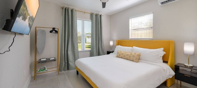 Pet friendly + in Dwtn + 20mi to Disney & Parks! in St. Cloud