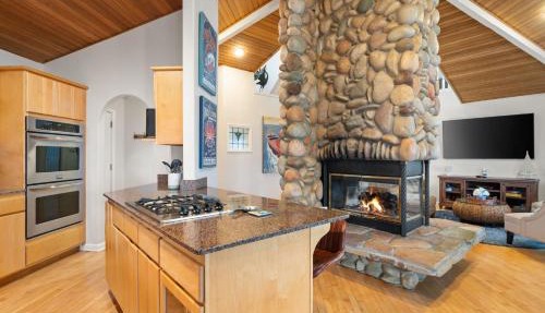 Point Whitehorn Cottage in Blaine